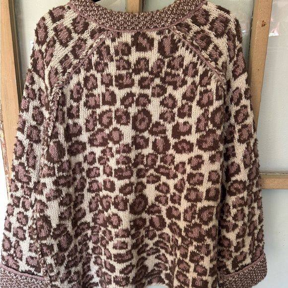 FREE PEOPLE this season’s hottest sweater! So fun and flattering🤎zoom in4 more: - Picture 2 of 10